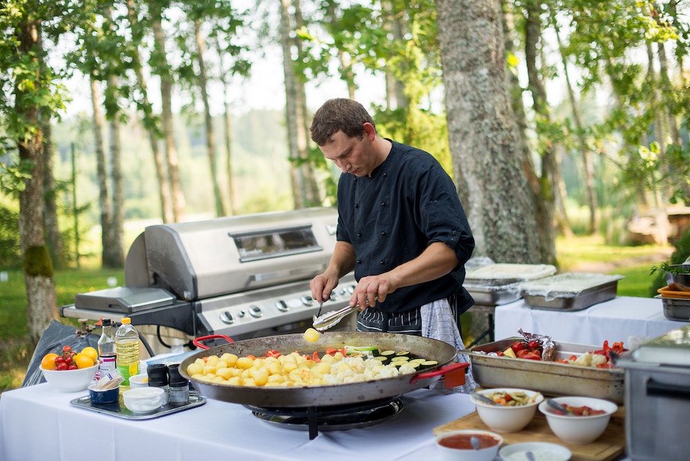 La Cuisine Extérieure : Un Art de Vivre en Plein Air