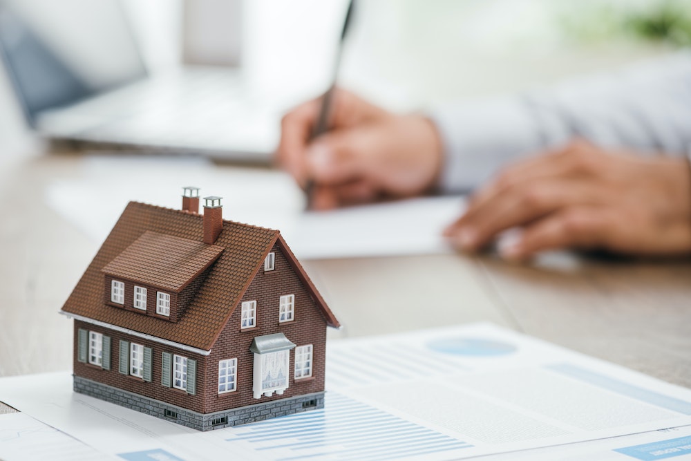 Devenir agent immobilier sans diplôme : est-ce possible et comment réussir ?